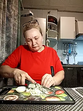 HelenaGlossX online show from November 6, 2025, 12:09 pm