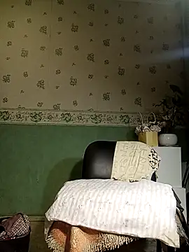 HelenaGlossX online show from February 27, 2025, 2:00 pm