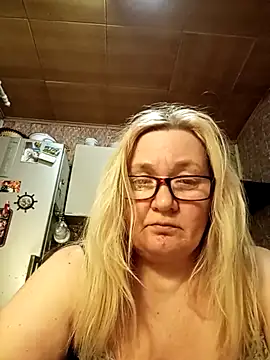 HelenaGlossX online show from March 10, 2025, 5:29 pm