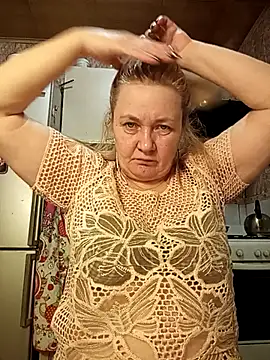 HelenaGlossX online show from February 6, 2025, 4:25 pm