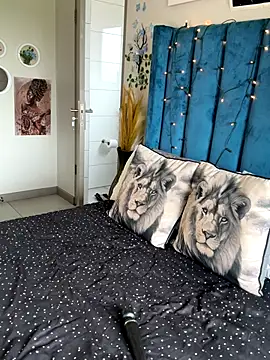 Snapshot of Dime-__ chatting on December 18, 2025, 2:10 pm Dime- online show from December 18, 2025, 2:10 pm