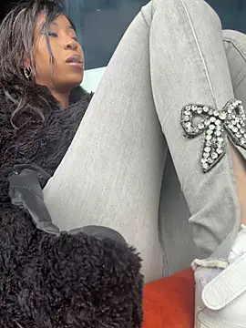 Snapshot of Dime-__ chatting on December 3, 2025, 1:32 pm Dime- online show from December 3, 2025, 1:32 pm