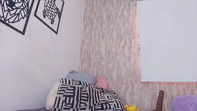 Snapshot of Brandhy_v chatting on October 28, 2025, 12:04 pm Brandhy v online show from October 28, 2025, 12:04 pm