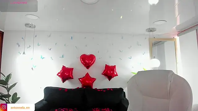  Antonnela  online show from February 14, 2026, 2:06 pm