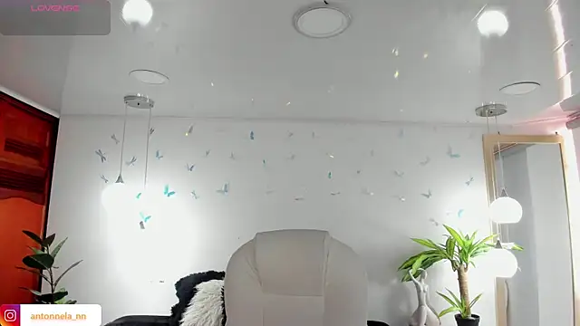  Antonnela  online show from March 19, 2026, 2:50 pm