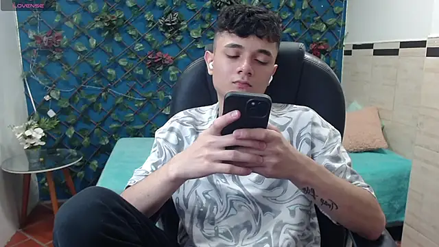 Waturox online show from March 13, 2025, 6:56 pm