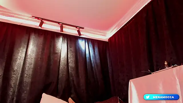 Snapshot of MiaKnox chatting on April 29, 2026, 12:04 am MiaKnox online show from April 29, 2026, 12:04 am