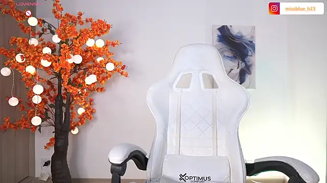 VictoriaHiill online show from September 26, 2025, 8:27 pm