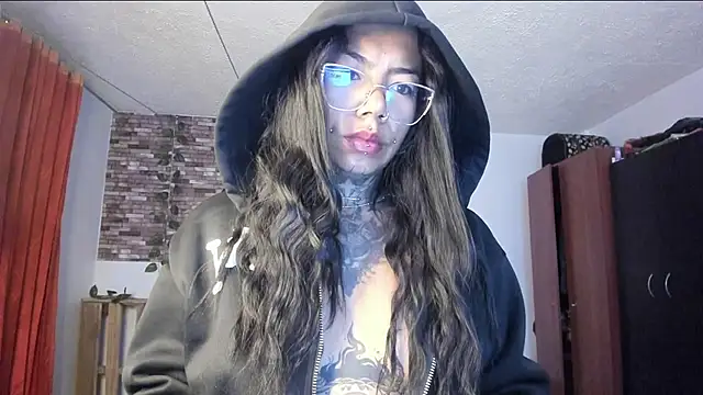 nicole volkov online show from November 11, 2025, 6:08 am