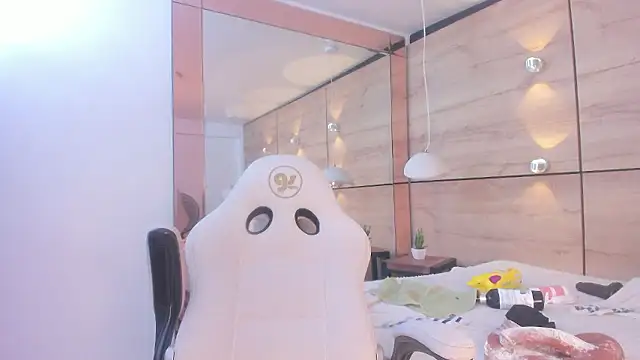 martina touss online show from January 12, 2026, 1:29 pm