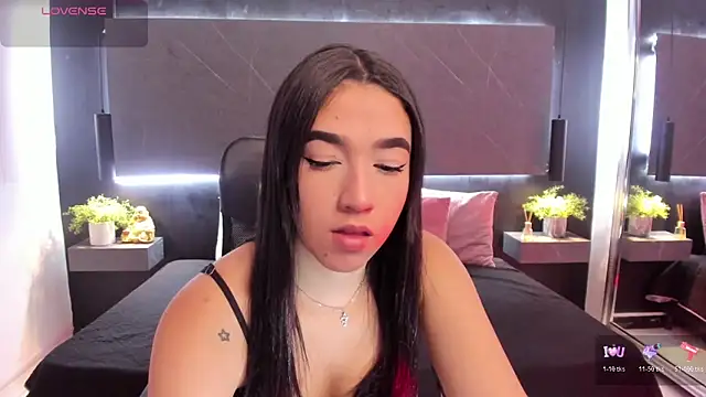 Snapshot of SaraaMills chatting on March 31, 2026, 4:03 am SaraaMills online show from March 31, 2026, 4:03 am