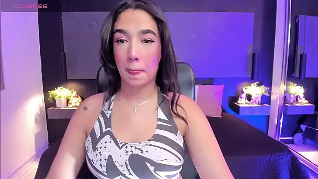 Snapshot of SaraaMills chatting on April 14, 2026, 3:22 am SaraaMills online show from April 14, 2026, 3:22 am