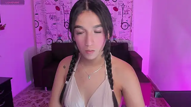 Snapshot of SaraaMills chatting on March 1, 2025, 7:59 pm SaraaMills online show from March 1, 2025, 7:59 pm