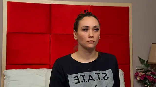 Snapshot of AliceMunro chatting on March 16, 2025, 8:32 pm AliceMunro online show from March 16, 2025, 8:32 pm