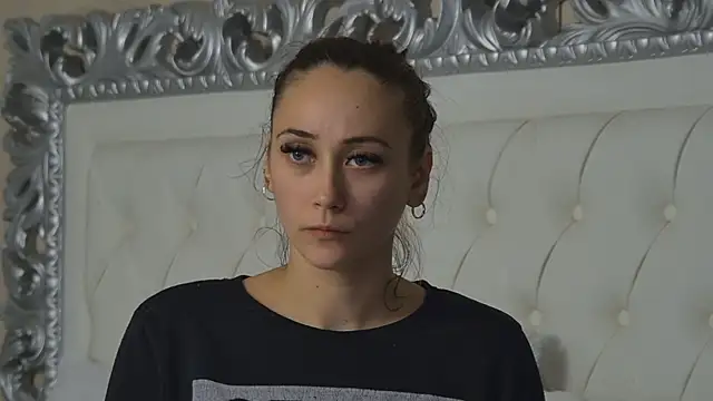 Snapshot of AliceMunro chatting on October 21, 2025, 9:25 pm AliceMunro online show from October 21, 2025, 9:25 pm