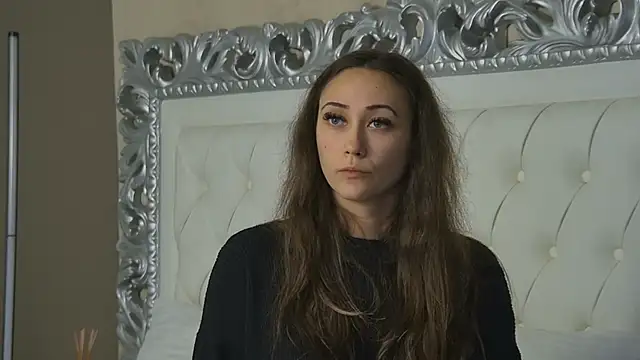 Snapshot of AliceMunro chatting on November 18, 2025, 8:23 pm AliceMunro online show from November 18, 2025, 8:23 pm