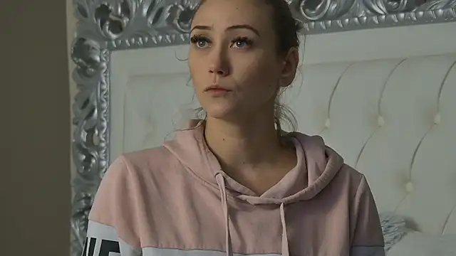 Snapshot of AliceMunro chatting on November 8, 2025, 8:56 pm AliceMunro online show from November 8, 2025, 8:56 pm