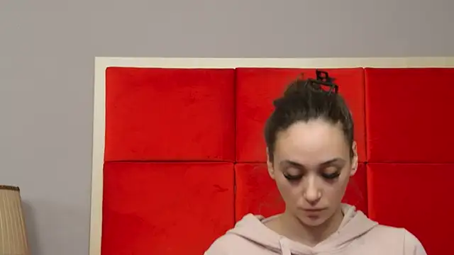 Snapshot of AliceMunro chatting on March 13, 2025, 10:32 pm AliceMunro online show from March 13, 2025, 10:32 pm