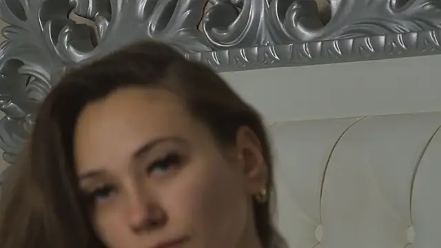 Snapshot of AliceMunro chatting on October 18, 2025, 5:15 pm AliceMunro online show from October 18, 2025, 5:15 pm