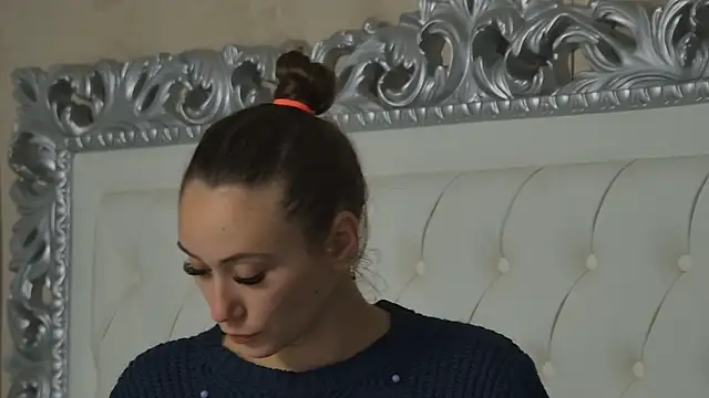 Snapshot of AliceMunro chatting on October 17, 2025, 7:26 pm AliceMunro online show from October 17, 2025, 7:26 pm