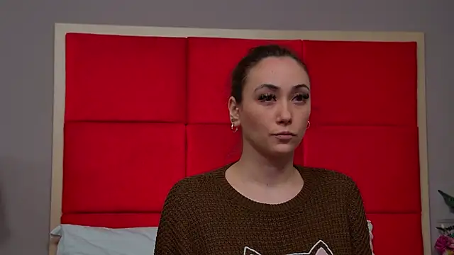 Snapshot of AliceMunro chatting on March 20, 2025, 8:19 pm AliceMunro online show from March 20, 2025, 8:19 pm