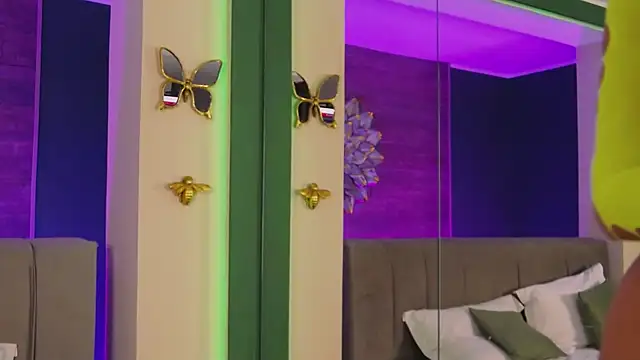 Snapshot of LoraDevine chatting on February 25, 2026, 8:08 pm LoraDevine online show from February 25, 2026, 8:08 pm