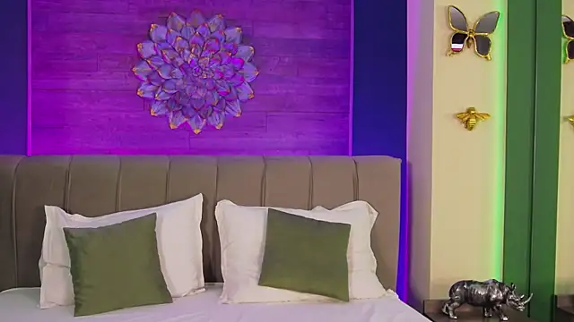 Snapshot of LoraDevine chatting on February 22, 2026, 8:21 pm LoraDevine online show from February 22, 2026, 8:21 pm