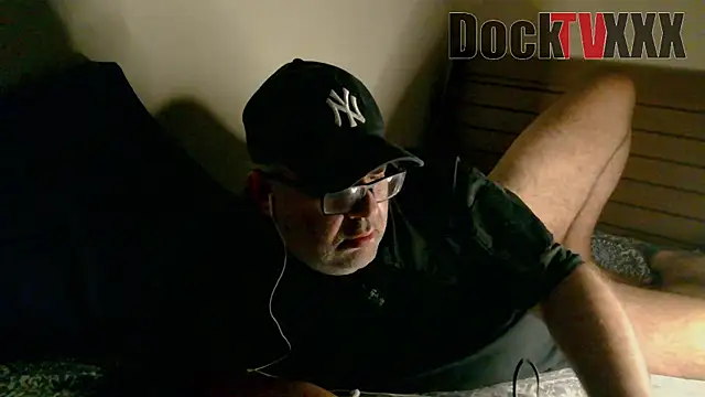 DockTVXXX online show from November 15, 2025, 4:27 am