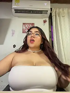 KathyGonzalez online show from October 7, 2025, 10:55 pm