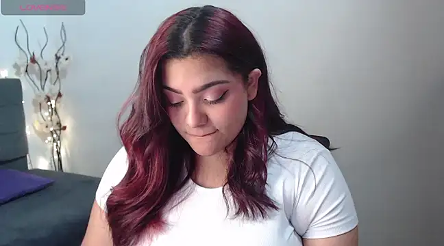 KathyGonzalez online show from February 18, 2025, 1:33 pm