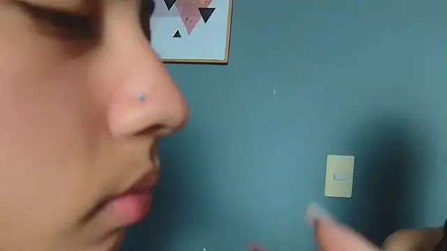 Snapshot of strawberrymia68 chatting on March 20, 2025, 1:04 pm strawberrymia68 online show from March 20, 2025, 1:04 pm