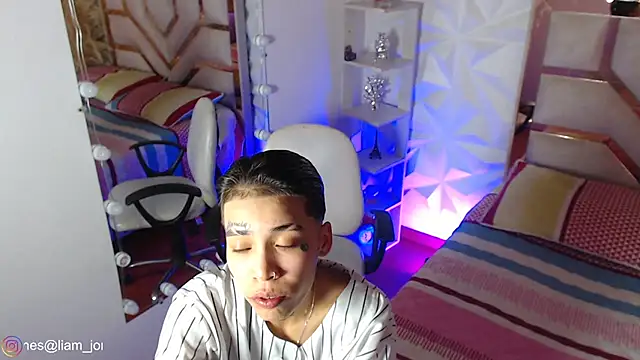 Jonesliam23 online show from April 18, 2026, 8:20 pm