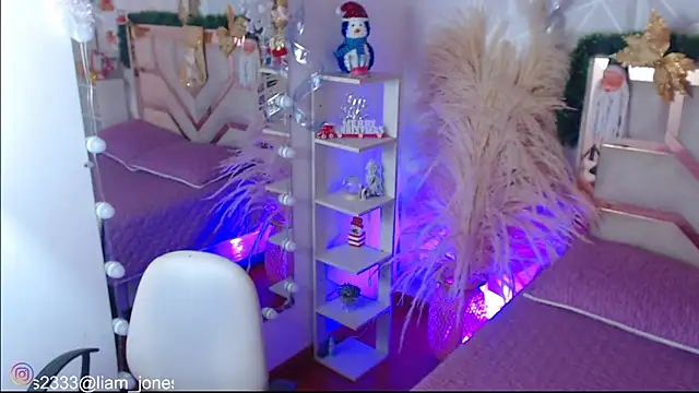 Jonesliam23 online show from December 15, 2025, 7:20 pm