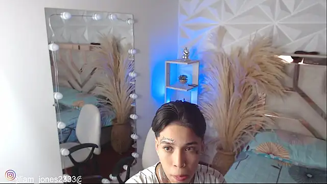 Jonesliam23 online show from October 28, 2025, 10:31 pm