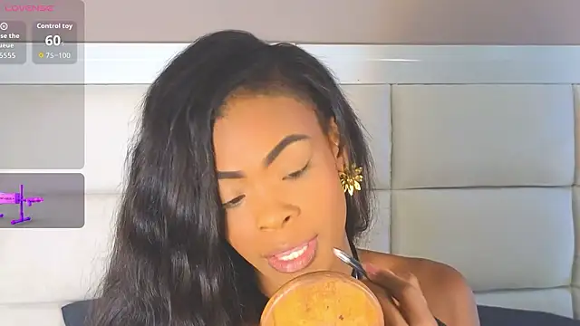 adaraSmiith online show from March 5, 2026, 12:13 pm