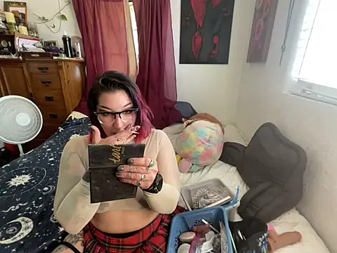 anja peach online show from October 7, 2025, 7:04 pm