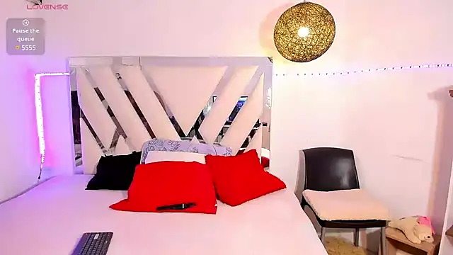 rose scottt online show from March 12, 2025, 11:43 am