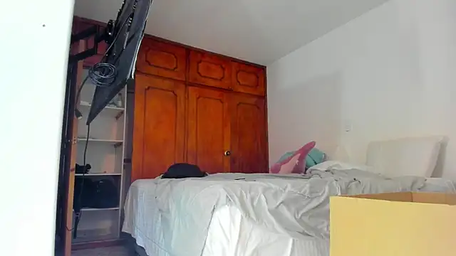 Jordyrodriiguez online show from February 17, 2025, 6:06 pm