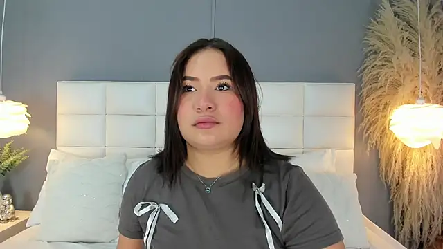 HannaKarson online show from October 20, 2025, 11:33 am