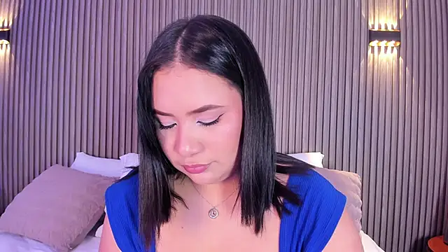 HannaKarson online show from April 14, 2026, 4:06 am