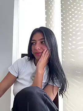 Snapshot of Liissa_cute_ chatting on February 19, 2025, 6:32 pm Liissa cute online show from February 19, 2025, 6:32 pm