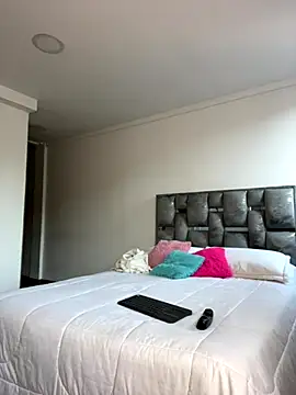 LauraCadwell online show from September 9, 2025, 11:08 am