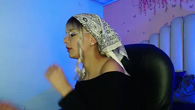 peyton golden1 online show from October 15, 2025, 3:27 am