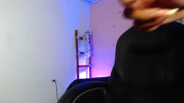 peyton golden1 online show from September 27, 2025, 3:34 am