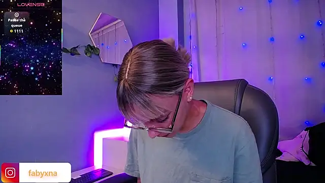 peyton golden1 online show from October 31, 2025, 3:25 am