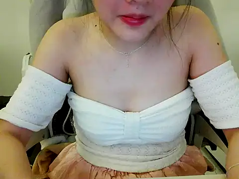 Yin-girl online show from December 1, 2025, 7:37 pm