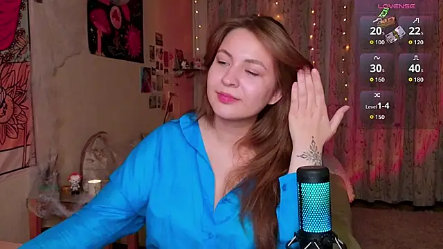 LisaCase online show from October 18, 2025, 5:59 pm