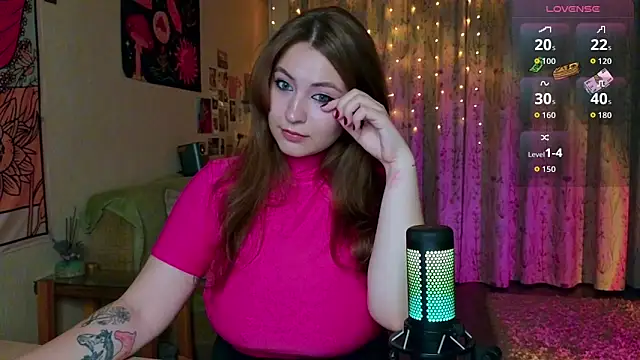 LisaCase online show from September 27, 2025, 12:33 pm