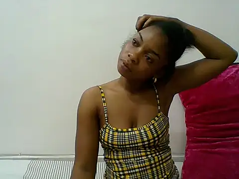 PrettyPrincess14 online show from October 5, 2025, 10:33 pm