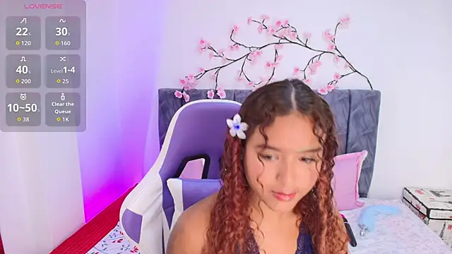 Snapshot of Sophiee_Velvet chatting on May 29, 2026, 2:12 pm Sophiee Velvet online show from May 29, 2026, 2:12 pm